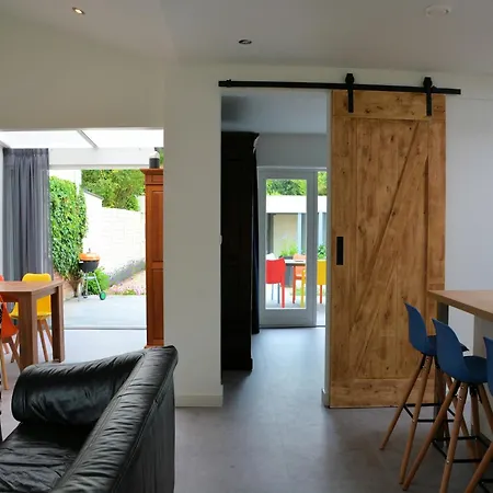 Charming Garden Retreat Ferienhaus