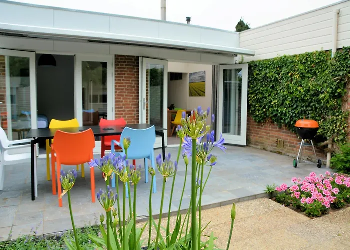 Charming Garden Retreat * ノールトウェイケルハウト　