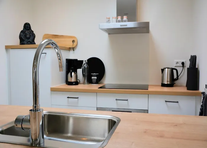 Charming Garden Retreat * ノールトウェイケルハウト　