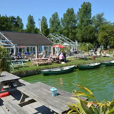 Charming Garden Retreat *