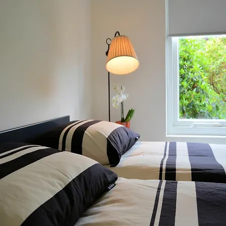 Charming Garden Retreat Casa de Férias